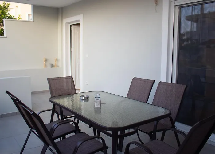 Giakost Apartments V Near Airport