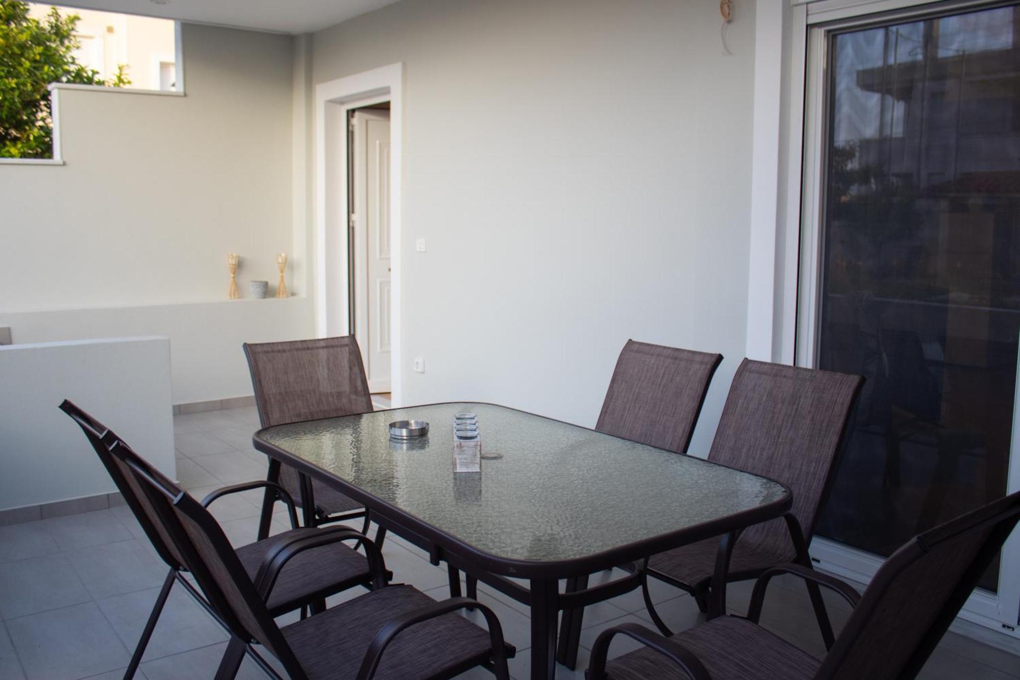 Apartment Giakost V Near Airport *